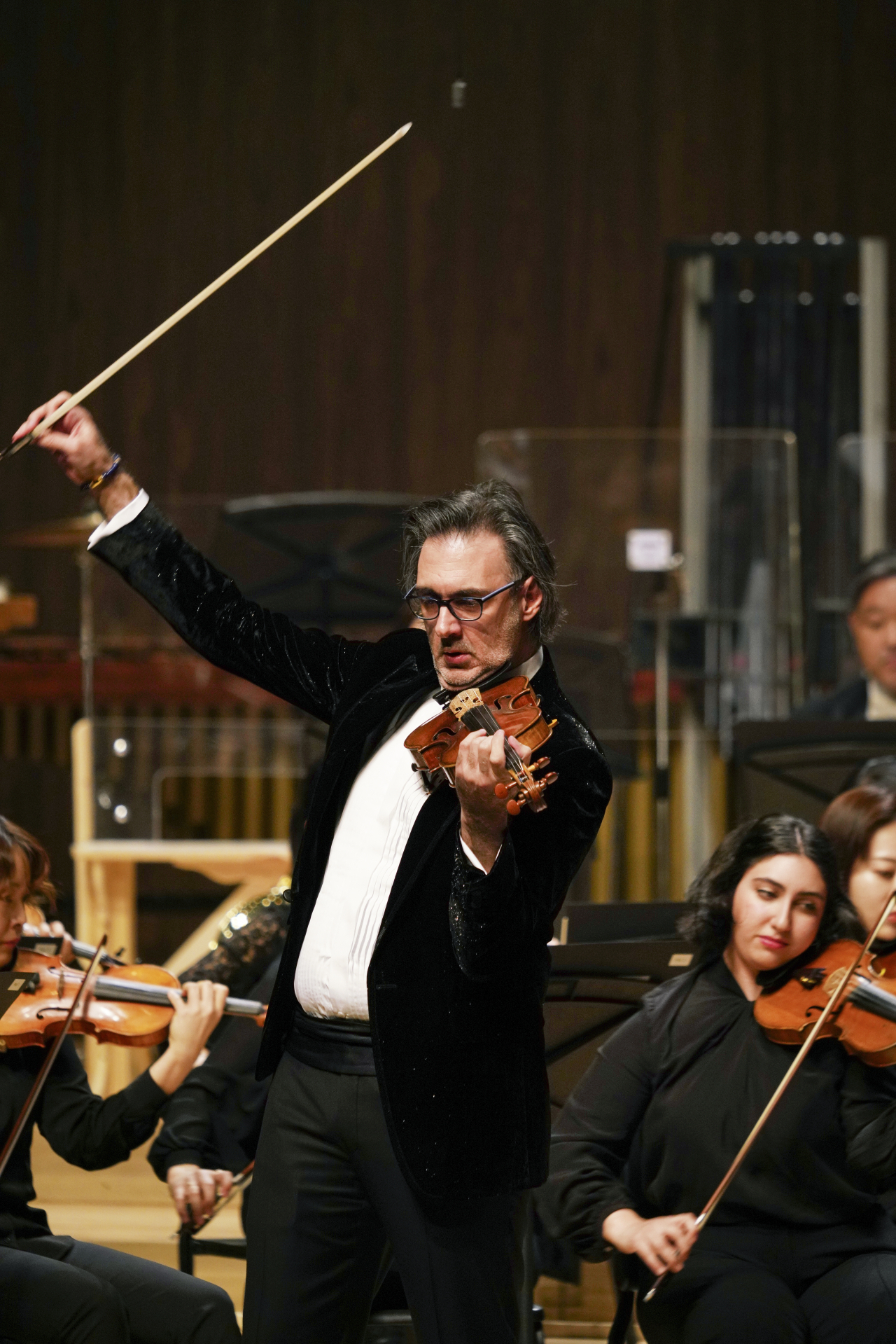 Violinst Leonidas Kavako, an artist-in-residence at the Tongyeong International Music Festival, performs during a concert on March 31 at the Tongyeong Concert Hall. (TIMF)