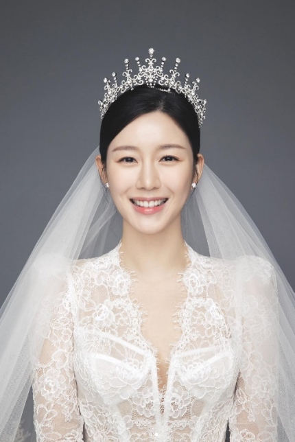 이승기와 지난 7일 결혼한 배우 이다인 [9아토엔터테인먼트]