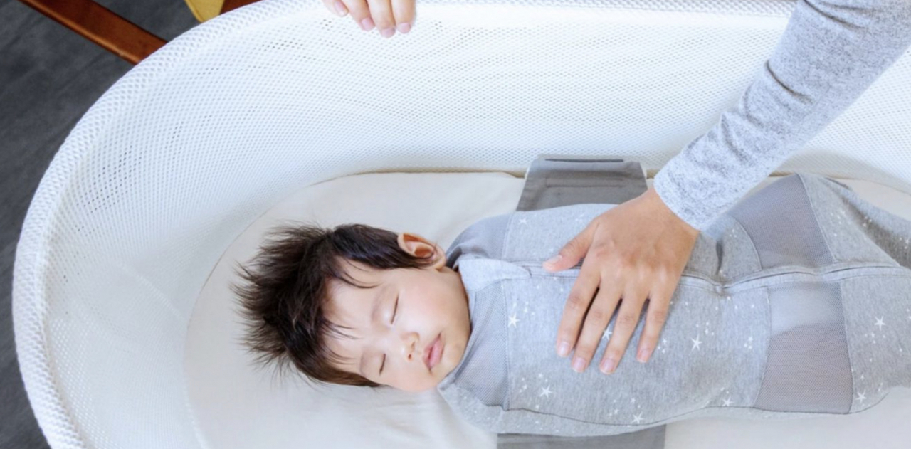 지난달 31일 아기가 잠에서 깨지 않도록 수면 환경을 자동으로 만들어주는 스마트 침대 스누(SNOO)가 미 식품의약국(FDA) 승인을 받았다. [Happiest Baby 홈페이지 갈무리]