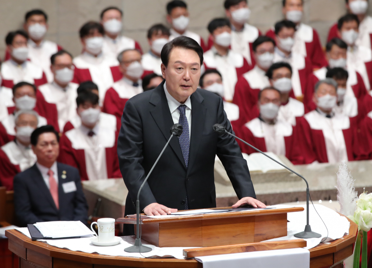 윤석열 대통령이 지난 9일 서울 중구 영락교회에서 열린 2023 한국교회 부활절 연합예배에서 축사하고 있다. [연합]