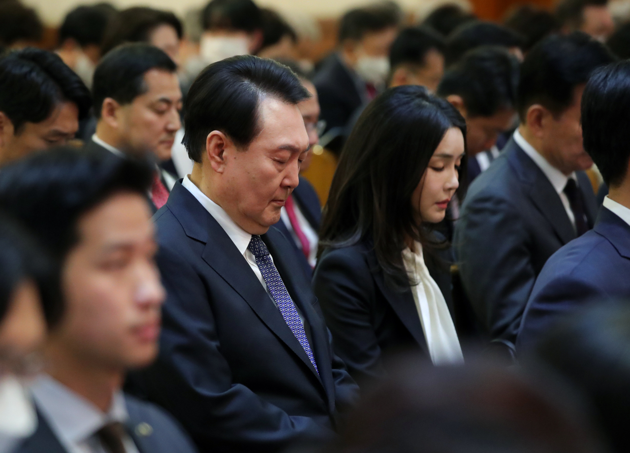 윤석열 대통령과 김건희 여사가 9일 서울 중구 영락교회에서 열린 2023 한국교회 부활절 연합예배에 참석해 있다. [연합]