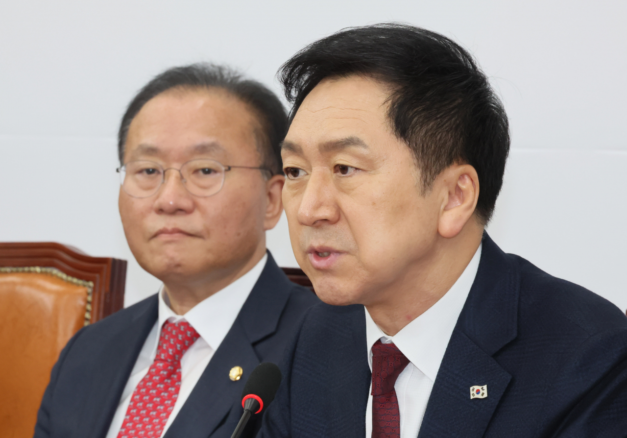 김기현 국민의힘 대표가 10일 오전 국회에서 열린 최고위원회의에서 발언하고 있다. 왼쪽은 윤재옥 원내대표. [연합]