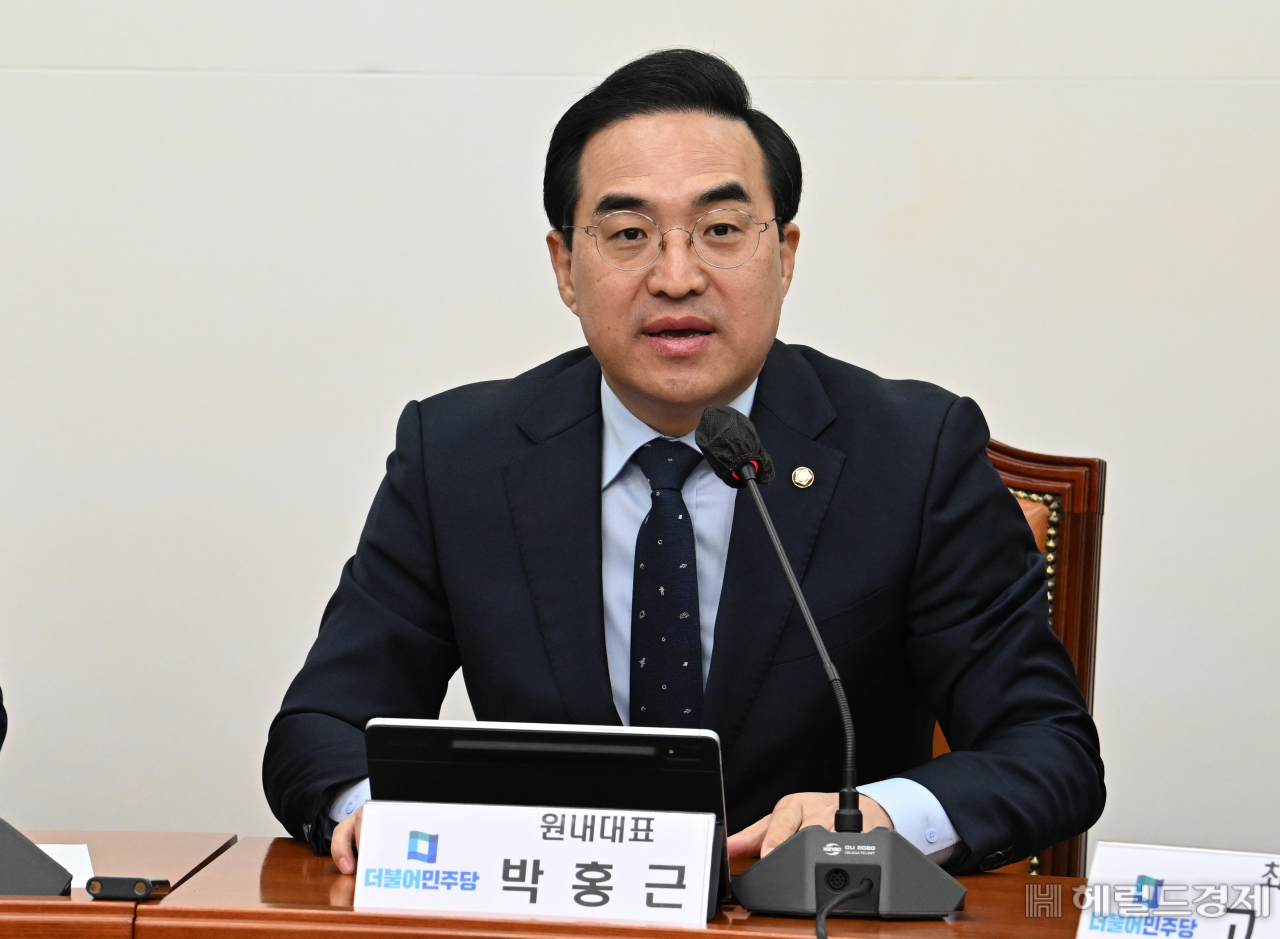 박홍근 더불어민주당 원내대표가 10일 서울 영등포구 여의도 국회의사당 본청에서 열린 더불어민주당 최고위원회의에 참석해 발언하고 있다. 임세준 기자