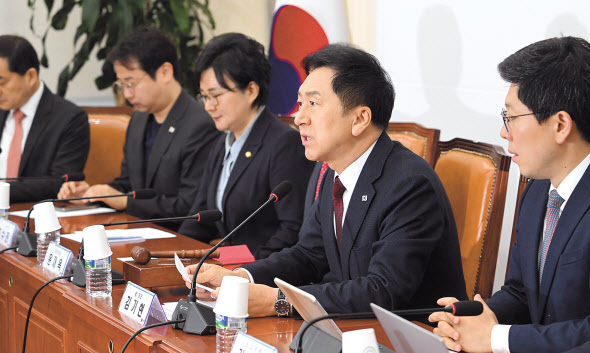 김기현 국민의힘 당대표가 10일 서울 여의도 국회의사당 본청에서 열린 국민의힘 최고위원회의에 참석해 발언하고 있다. 임세준 기자