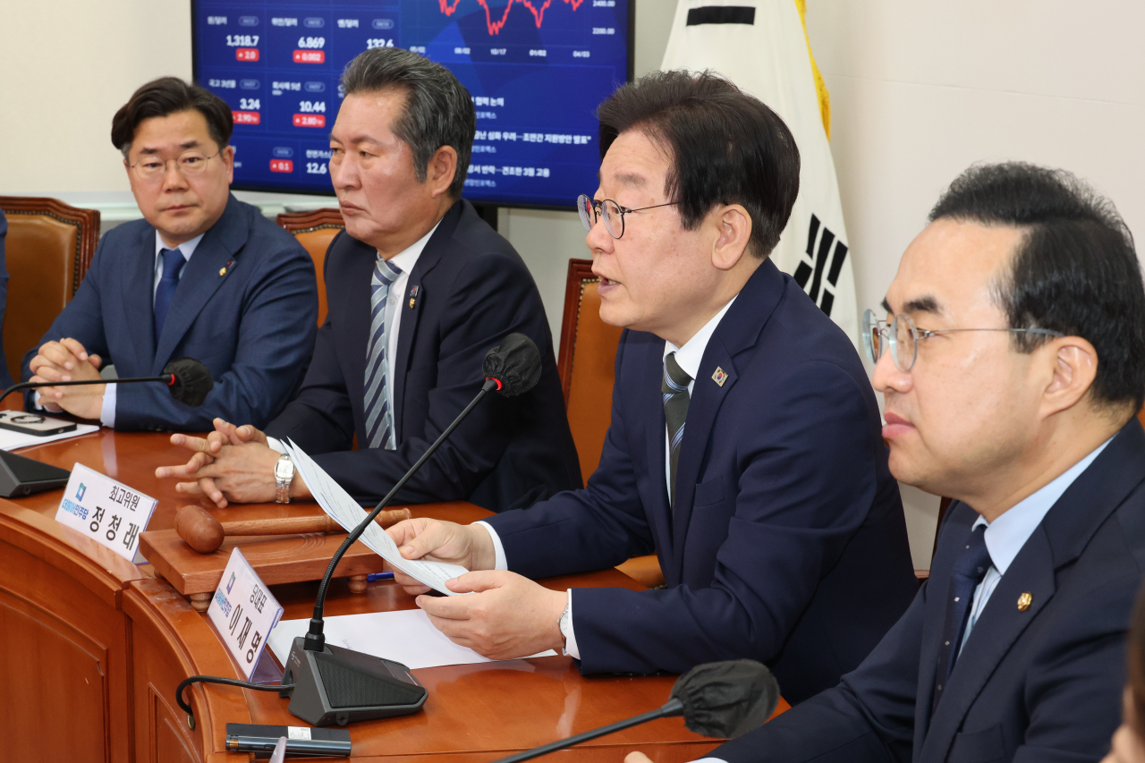 이재명 더불어민주당 대표가 10일 국회에서 열린 최고위원회에서 발언하고 있다. 연합뉴스