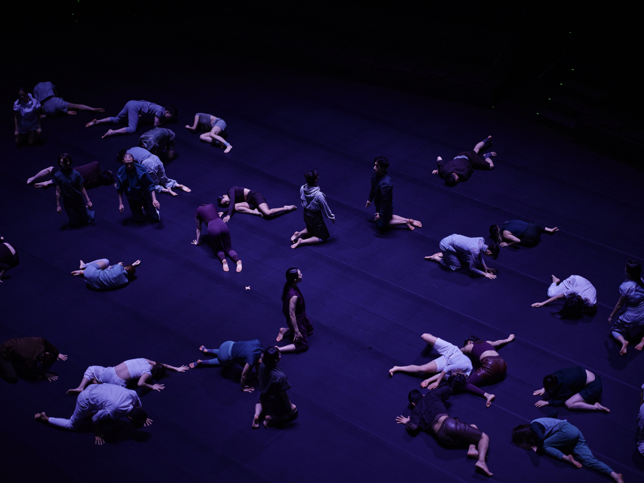 Dancers perform “Caveae” on stage at the Haeoreum Theater, at the National Theater of Korea, in Seoul. (KNCDC)