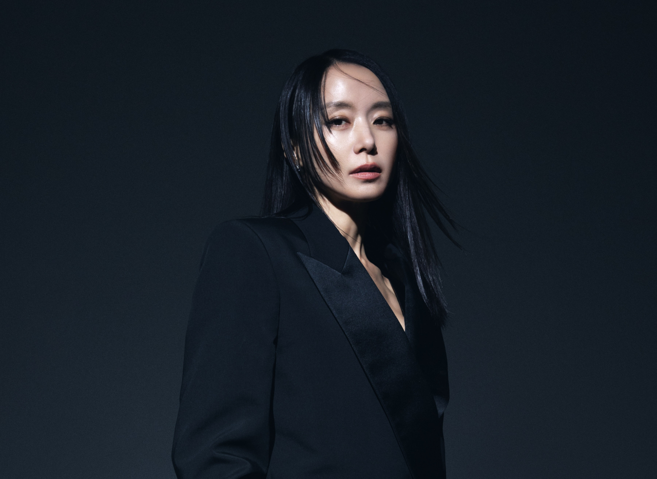 넷플릭스 오리지널 영화 '길복순'에서 전설적인 킬러 '길복순' 역을 맡은 배우 전도연. [연합]