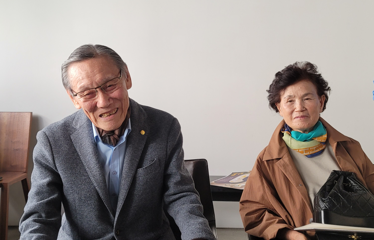 간담회에 참석한 구본웅 작가의 차남 구상모(87)씨, 김중현 작가의 딸 김명성(79)씨. [이한빛 기자]