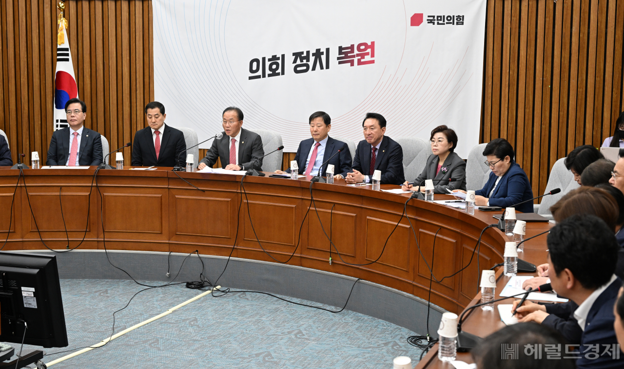국민의힘 원내대책회의가 11일 서울 영등포구 여의도 국회의사당 본청에서 열리고 있다. 임세준 기자