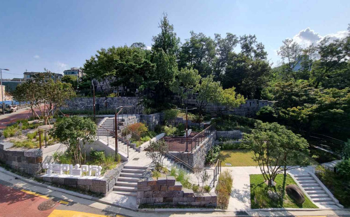 중구 도보관광 활성화를 추진하고 있는 다산동 일대 다산성곽길 전경 [서울 중구 제공]
