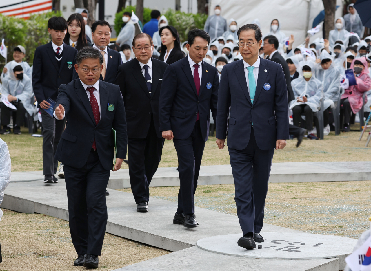 한덕수 국무총리가 11일 서울 서대문독립공원에서 열린 제104주년 대한민국 임시정부 수립 기념일 정부 기념식에 입장하고 있다. [연합]