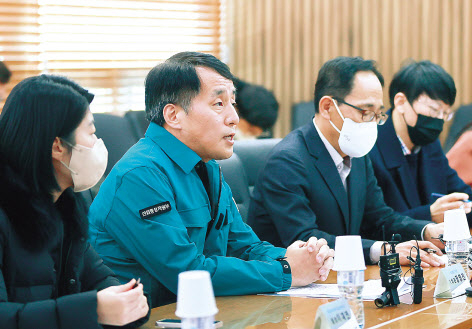 장영진(왼쪽 두번째) 산업통상자원부 1차관 [연합]