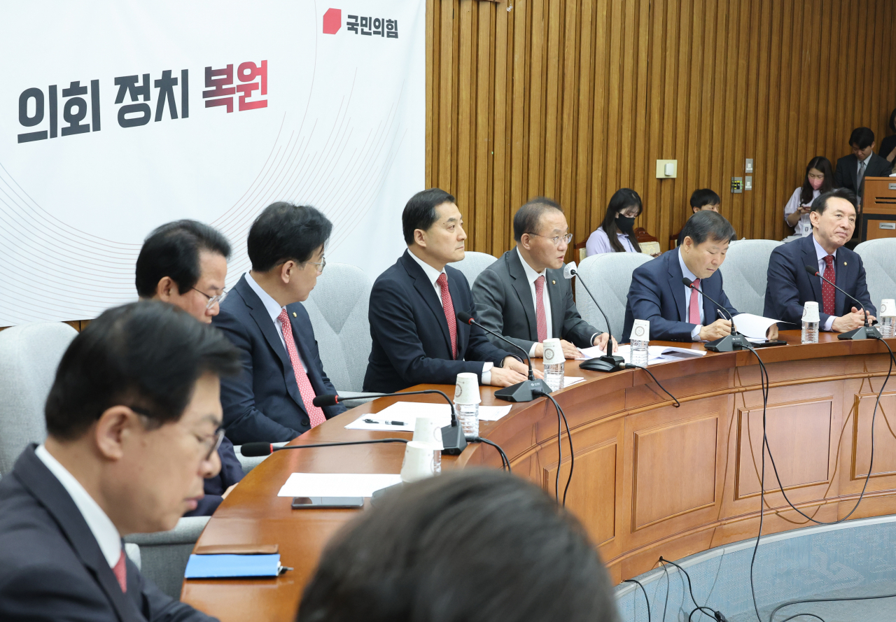 윤재옥 국민의힘 원내대표가 11일 오전 국회에서 열린 원내대책회의에서 발언하고 있다. [연합]