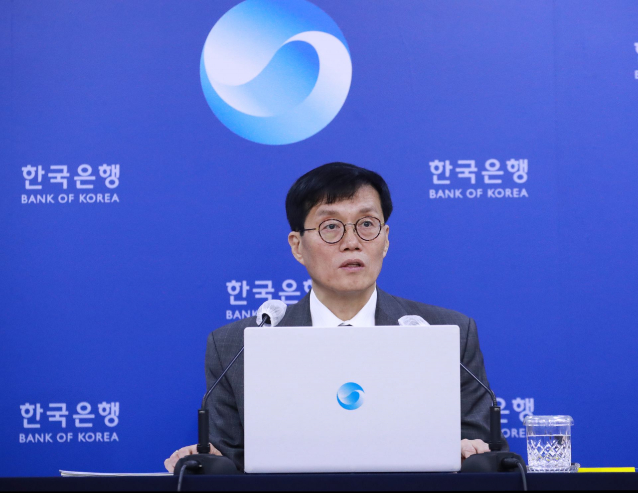이창용 한국은행 총재가 11일 서울 중구 한국은행에서 열린 통화정책방향 기자간담회에서 발언하고 있다. 연합뉴스
