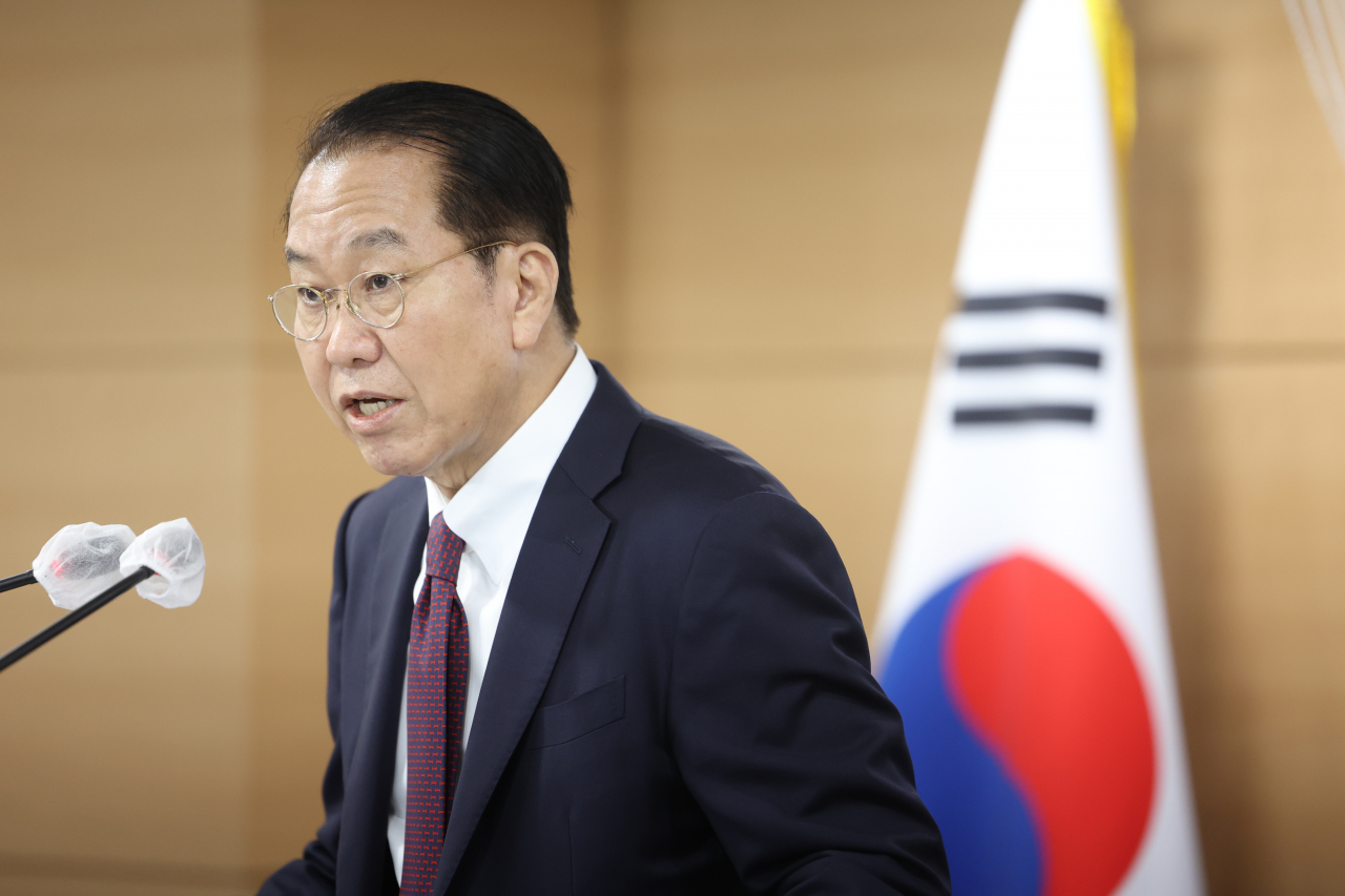 South Korean Unification Minister Kwon Young-se gives a statement against North Korea at the government complex in Seoul on April 11, 2023. He expressed strong regret over the North's refusal to answer daily calls via an inter-Korean liaison line and a military hotline and "strongly" condemned the North's repeated unauthorized use of South Korean assets left behind at the Kaesong Industrial Complex in the North. (Yonhap)
