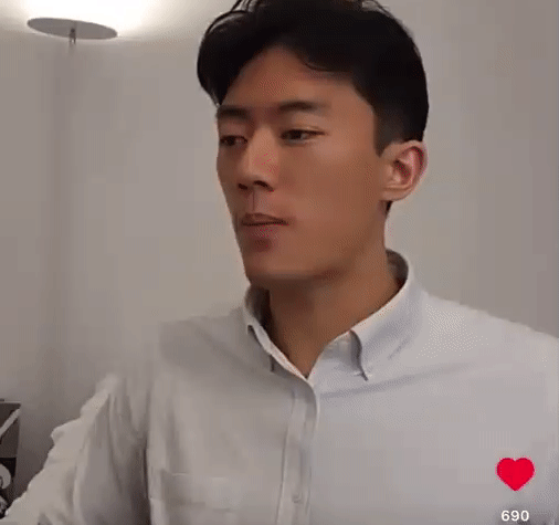 고(故) 전두환 전 대통령의 손자 전우원 씨가 자신의 새엄마인 박상아 씨를 흉내내는 모습. [전우원 씨 인스타그램 캡처]