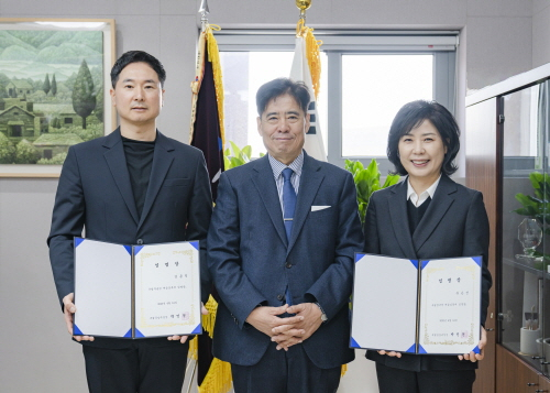 김종덕 국립무용단 신임 예술감독, 박인건 국립극장장, 유은숙 국립창극단 신임 예술감독 (왼쪽부터) [국립극장 제공]