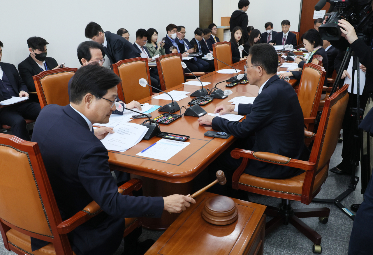 지난 4월 12일 오전 국회에서 기획재정위원회 경제재정소위원회가 신동근 위원장 주재로 열리고 있다. [연합]