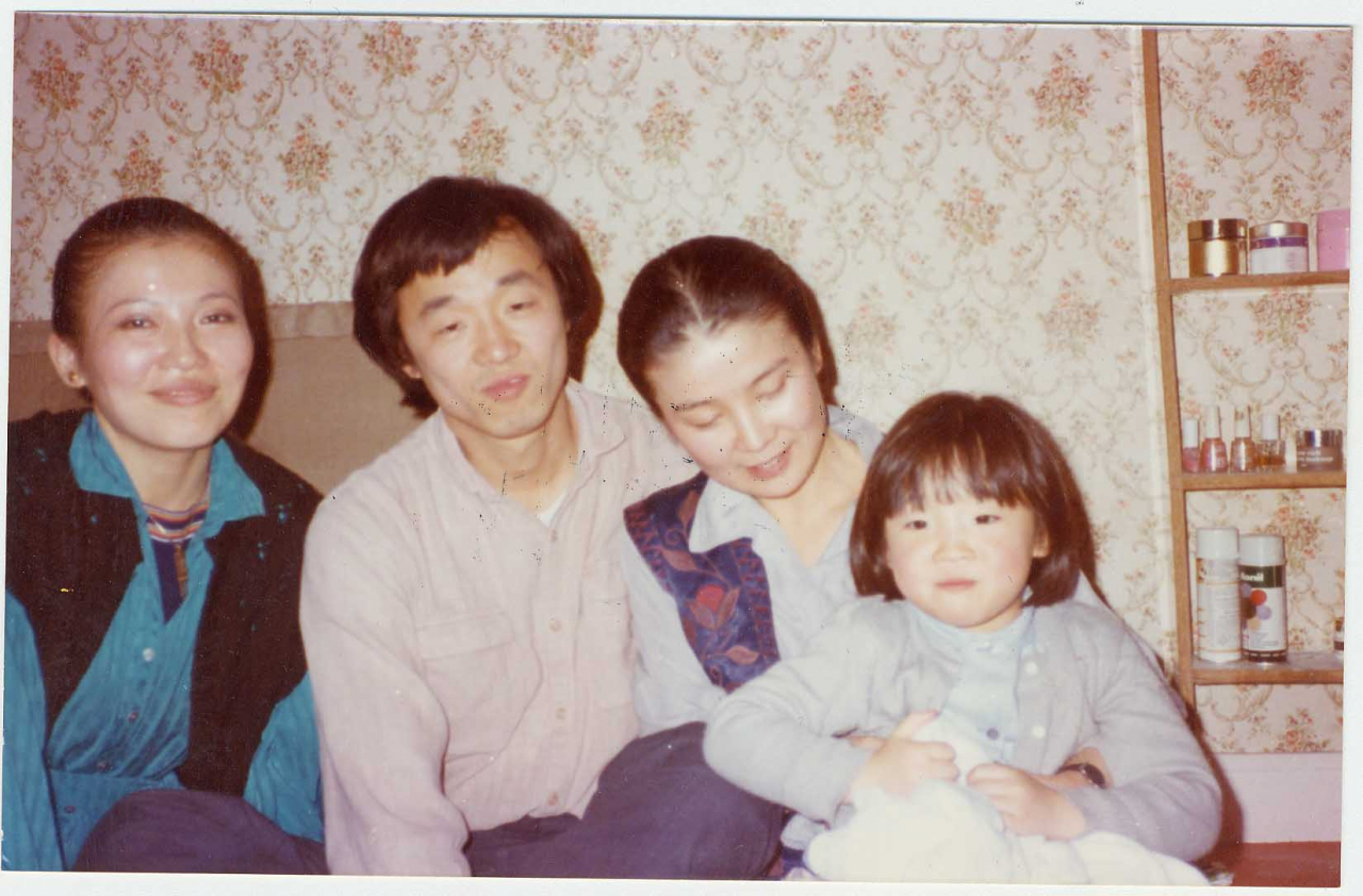 파리 유학시절. 윤정희 백건우 부부와 함께.