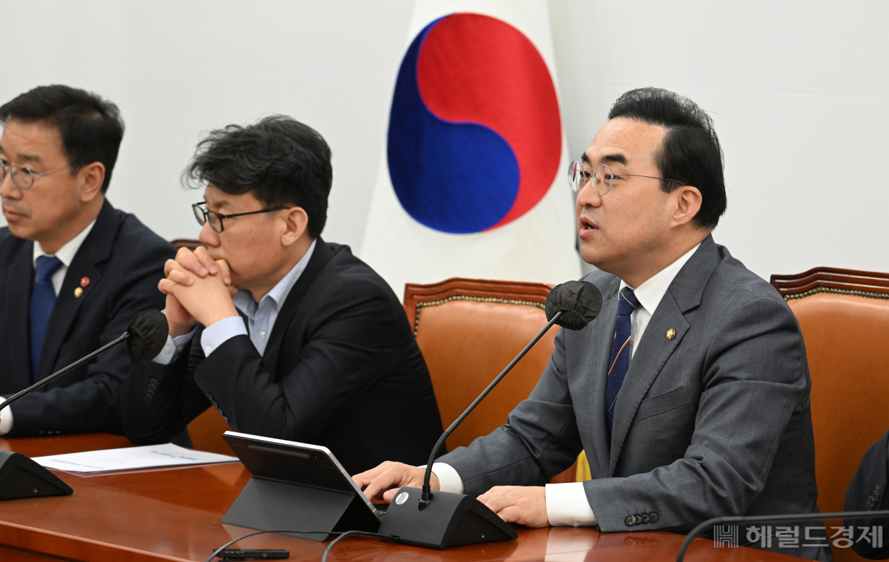 박홍근 더불어민주당 원내대표가 13일 서울 영등포구 여의도 국회의사당 본청에서 열린 더불어민주당 정책조정회의에 참석해 발언하고 있다. 임세준 기자