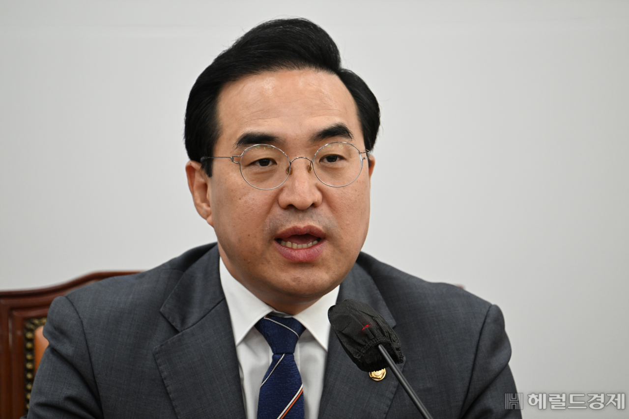 박홍근 더불어민주당 원내대표가 13일 서울 영등포구 여의도 국회의사당 본청에서 열린 더불어민주당 정책조정회의에 참석해 발언하고 있다. 임세준 기자