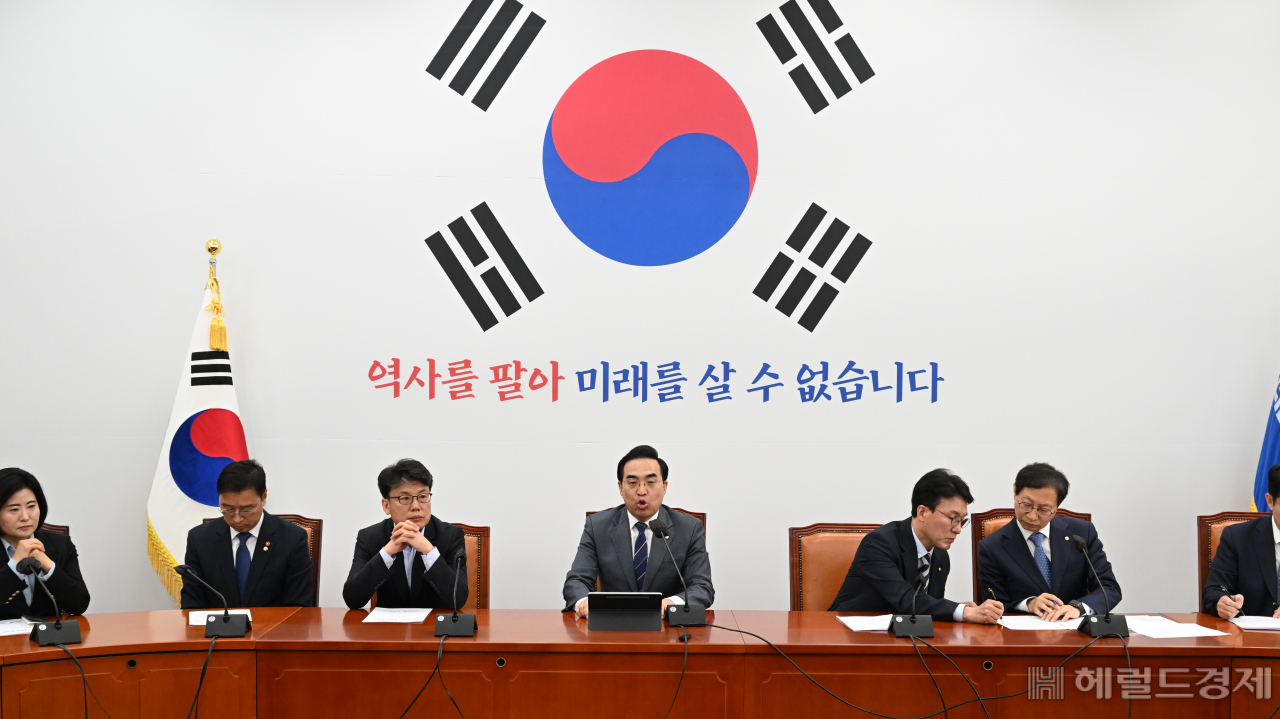 박홍근 더불어민주당 원내대표가 13일 서울 영등포구 여의도 국회의사당 본청에서 열린 더불어민주당 정책조정회의에 참석해 발언하고 있다. 임세준 기자