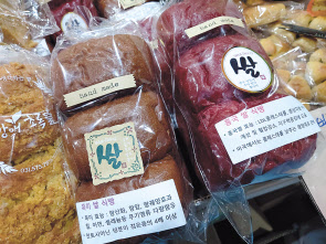서울 강남구 서울무역전시장에서 진행된 제7회 비건베지노믹스페어 비건페스타에서 전시된 쌀빵 제품들 김희량 기자