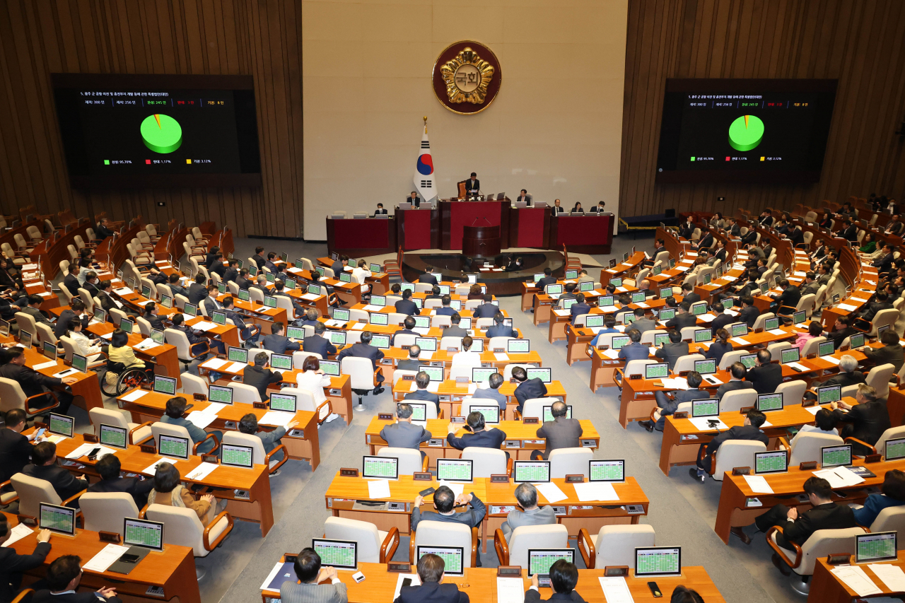 13일 오후 열린 국회 본회의에서 광주 군 공항 이전 및 종전부지 개발 등에 관한 특별법안이 의결되고 있다. 연합뉴스
