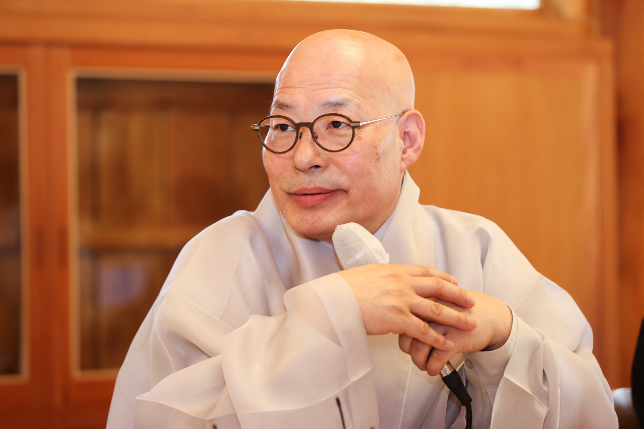Ven. Jinwoo, president of the Jogye Order, speaks to reporters at a press conference held Friday at Jingwansa Temple in northern Seoul. (Yonhap)