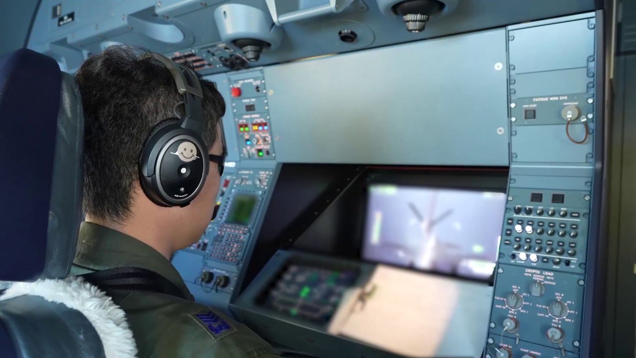 An in-flight refueling specialist pumps jet fuel into a KF-16 fighter jet while controlling the position of a retractable pipeline attached to the rear underside of a KC-330 aerial tanker. (Republic of Korea Air Force)