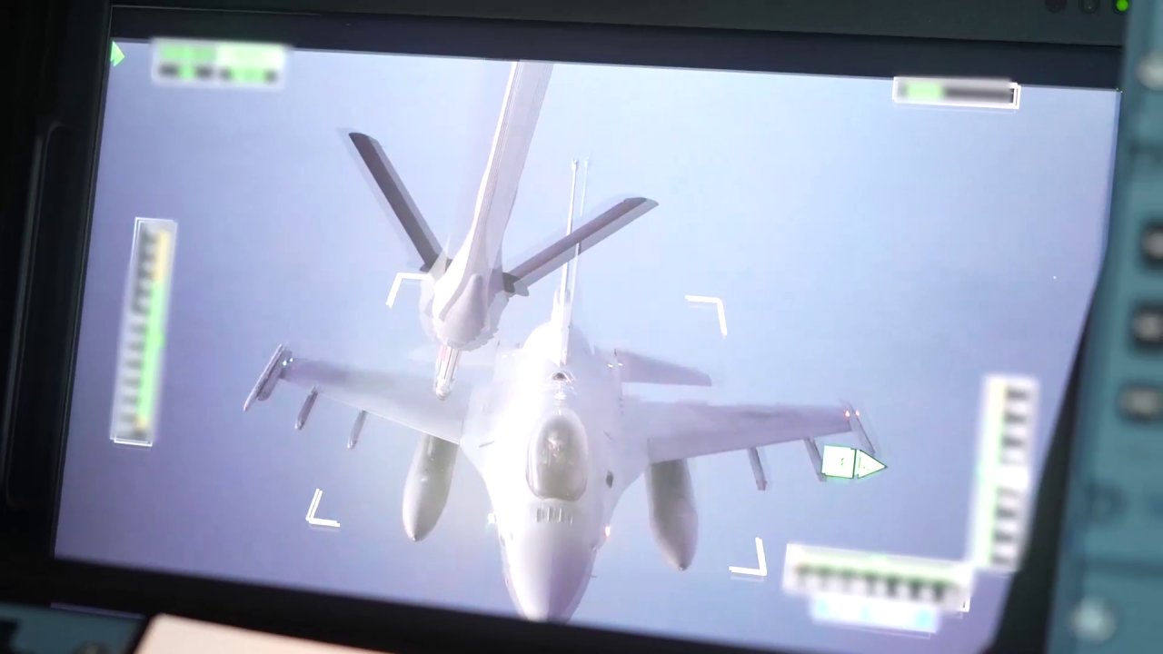 An in-flight refueling specialist monitors the refueling process on a screen. (Republic of Korea Air Force)