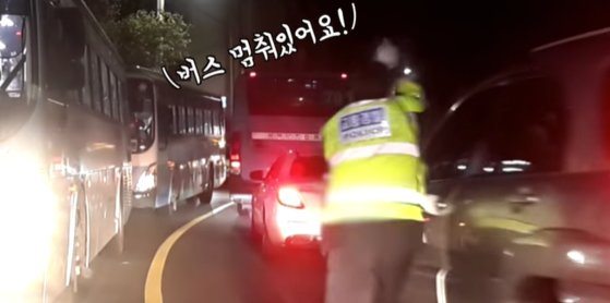 도주하던 ‘음주 무면허’ 버스가 가둬버렸다…경찰·시민 함께 검거 [여車저車]