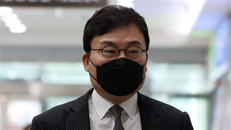 이상직 전 의원 배임 횡령 구속