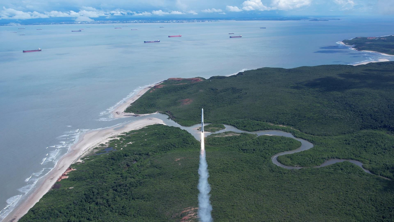 Innospace‘s hybrid rocket Hanbit-TLV takes off at the Alcantara Space Center in Brazil on March 16. (Yonhap)