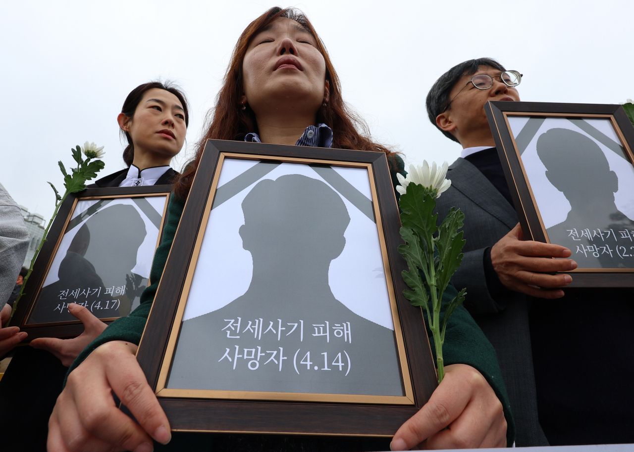 18일 서울 용산구 대통령 집무실 앞에서 열린 전세사기·깡통전세 문제 해결을 위한 시민사회대책위원회 출범 기자회견이 열렸다. [연합]