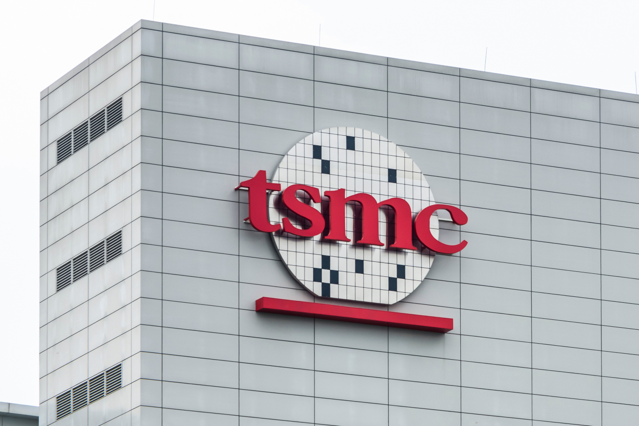 “애플 부진이 부메랑” TSMC, 4년만에 매출 후퇴…‘파운드리 왕국’ 흔들 [비즈360]