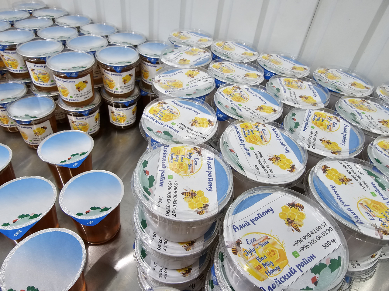 11일(현지시간) 키르기스스탄 오쉬주 알라이군 굴초면 줄루수 마을에 위치한 벌꿀포장시설에서 생산된 벌꿀. 마을 주민들은 '에코 줄루수 벌꿀'이라는 브랜드를 만들었고, 최종 정부 허가를 받는 중이다. [오쉬=최은지 기자·외교부 공동취재단]