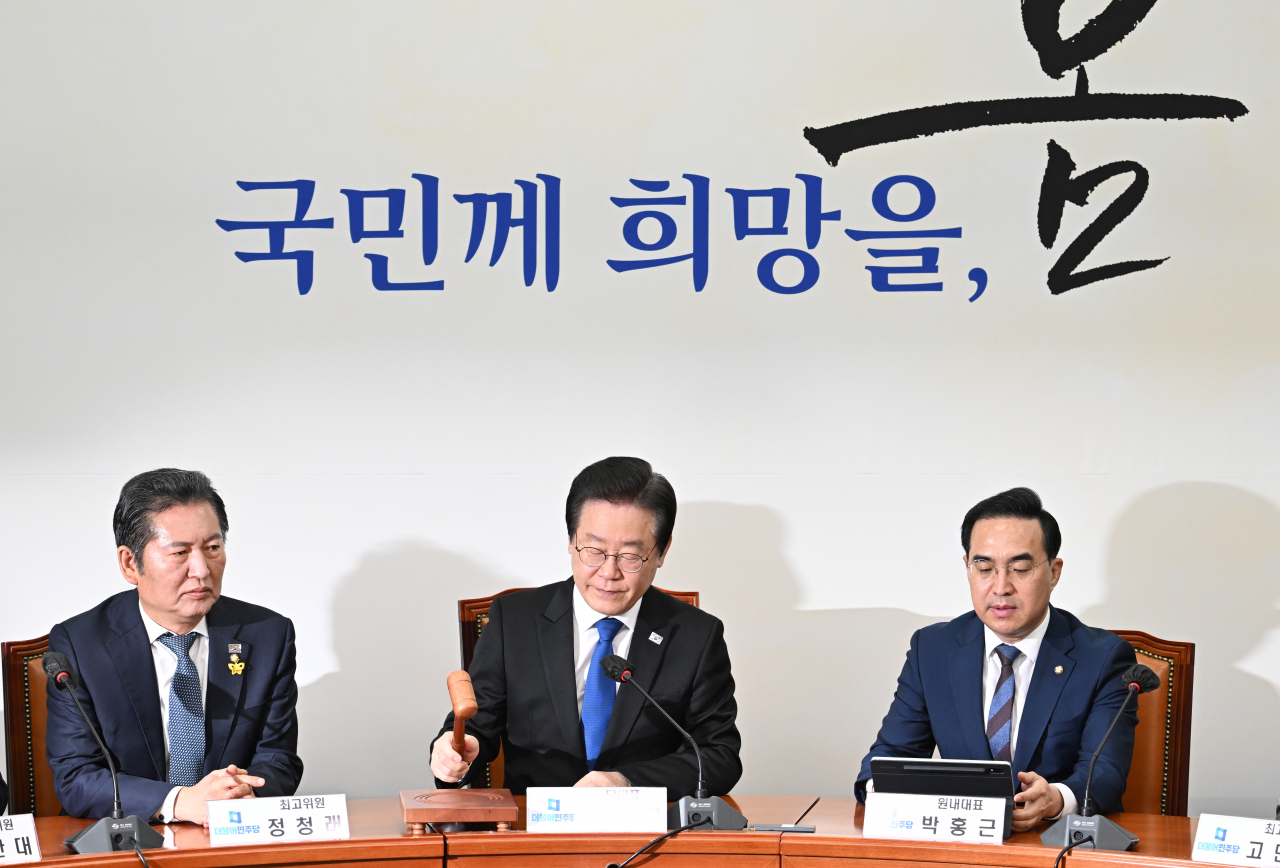 더불어민주당 최고위원회의가 19일 서울 영등포구 여의도 국회의사당 본청에서 열리고 있다. 임세준 기자