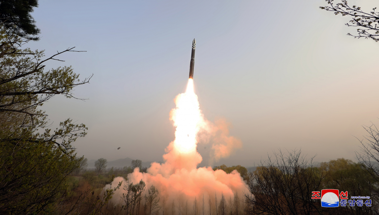 북한이 시험발사했다고 발표한 대륙간탄도미사일(ICBM) ‘화성포-18’ [연합]