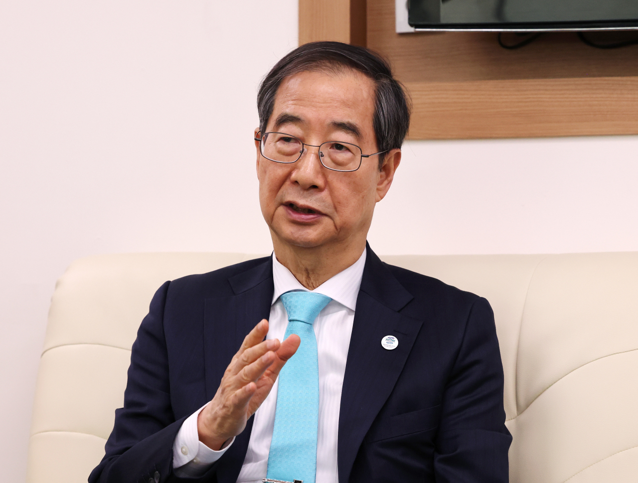 한덕수 국무총리가 19일 오전 정부세종청사에서 열린 출입기자단 간담회에서 발언하고 있다. [연합]