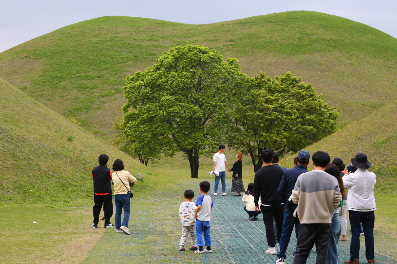 경주 대릉원 내부 전경[경주시 제공]