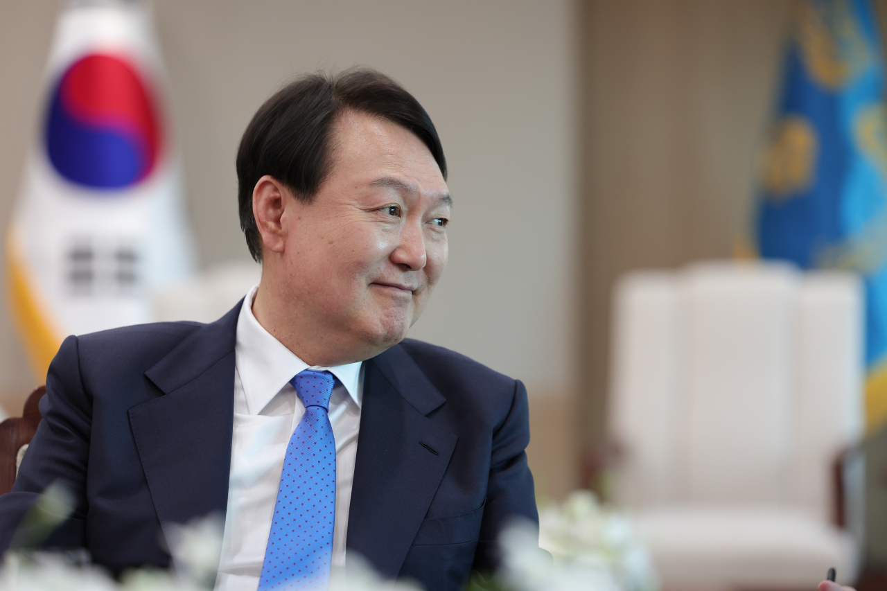 윤석열 대통령이 장애인 유튜버가 운영하는 채널에 직접 댓글을 달며 ‘돌봄서비스’ 보강을 약속했다. 자료사진. [연합]