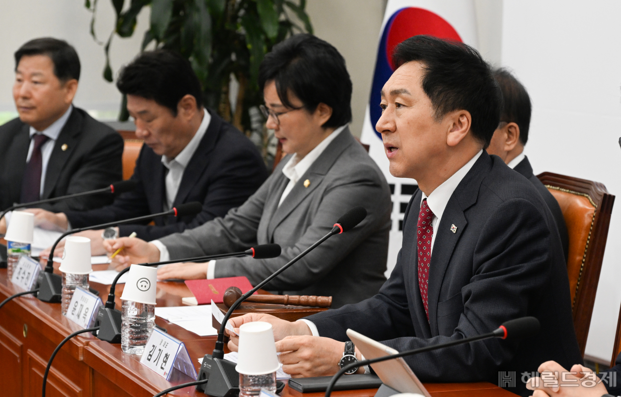 김기현 국민의힘 당대표가 20일 서울 영등포구 여의도 국회의사당 본청에서 열린 국민의힘 최고위원회의에 참석해 발언하고 있다. 임세준 기자