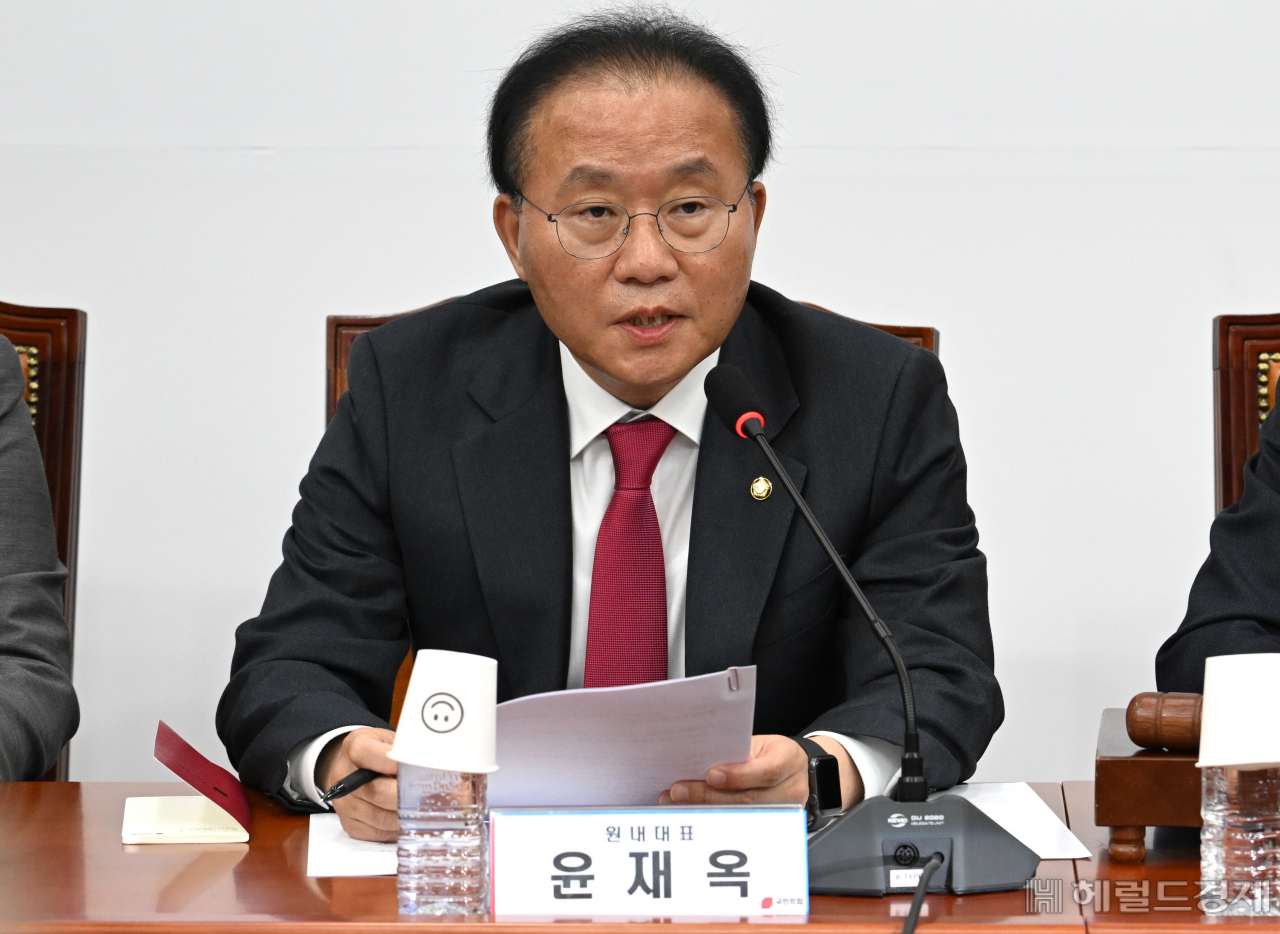 윤재옥 국민의힘 원내대표가 20일 서울 영등포구 여의도 국회의사당 본청에서 열린 국민의힘 최고위원회의에 참석해 발언하고 있다. 임세준 기자