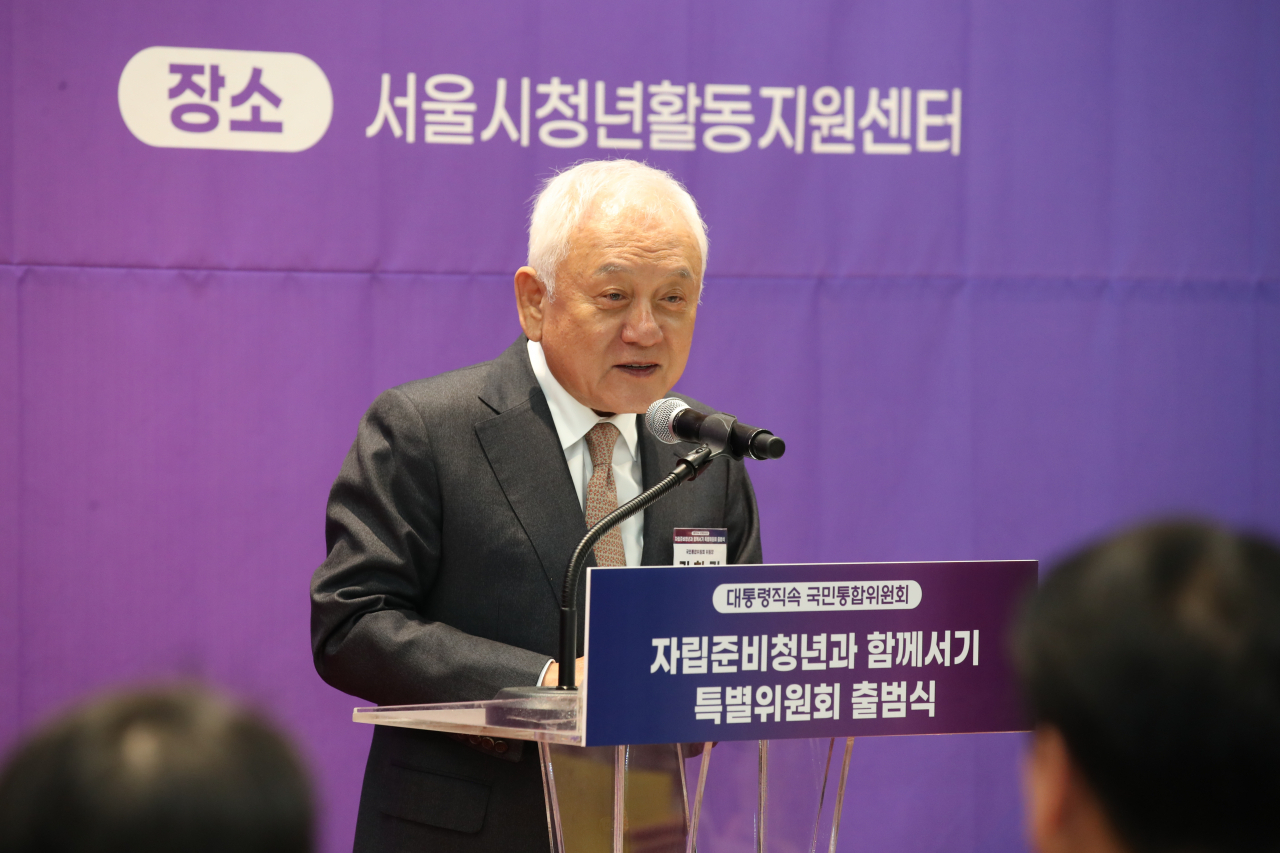 김한길 국민통합위원장이 지난 20일 서울시 청년활동지원센터에서 열린 ‘자립준비청년과 함께서기’ 특별위원회 출범식에서 발언하고 있다. [국민통합위원회 제공]