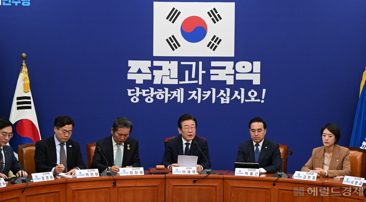 더불어민주당 최고위원회의가 21일 서울 영등포구 여의도 국회의사당 본청에서 열리고 있다. 임세준 기자