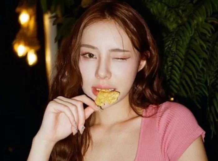 태국의 아이돌 출신 인플루언서 지지(20)와 연인이 총상을 입고 숨진 채 발견돼 경찰이 수사 중이다. [vnexpress]