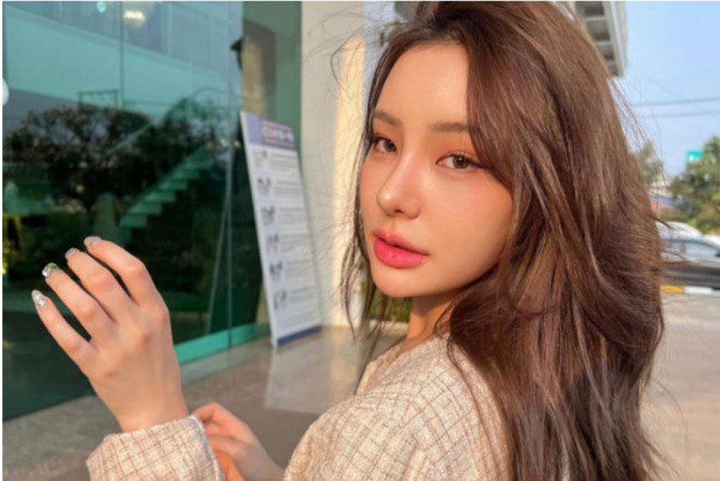 태국의 아이돌 출신 인플루언서 지지(20)와 연인이 총상을 입고 숨진 채 발견돼 경찰이 수사 중이다. [방콕포스트]