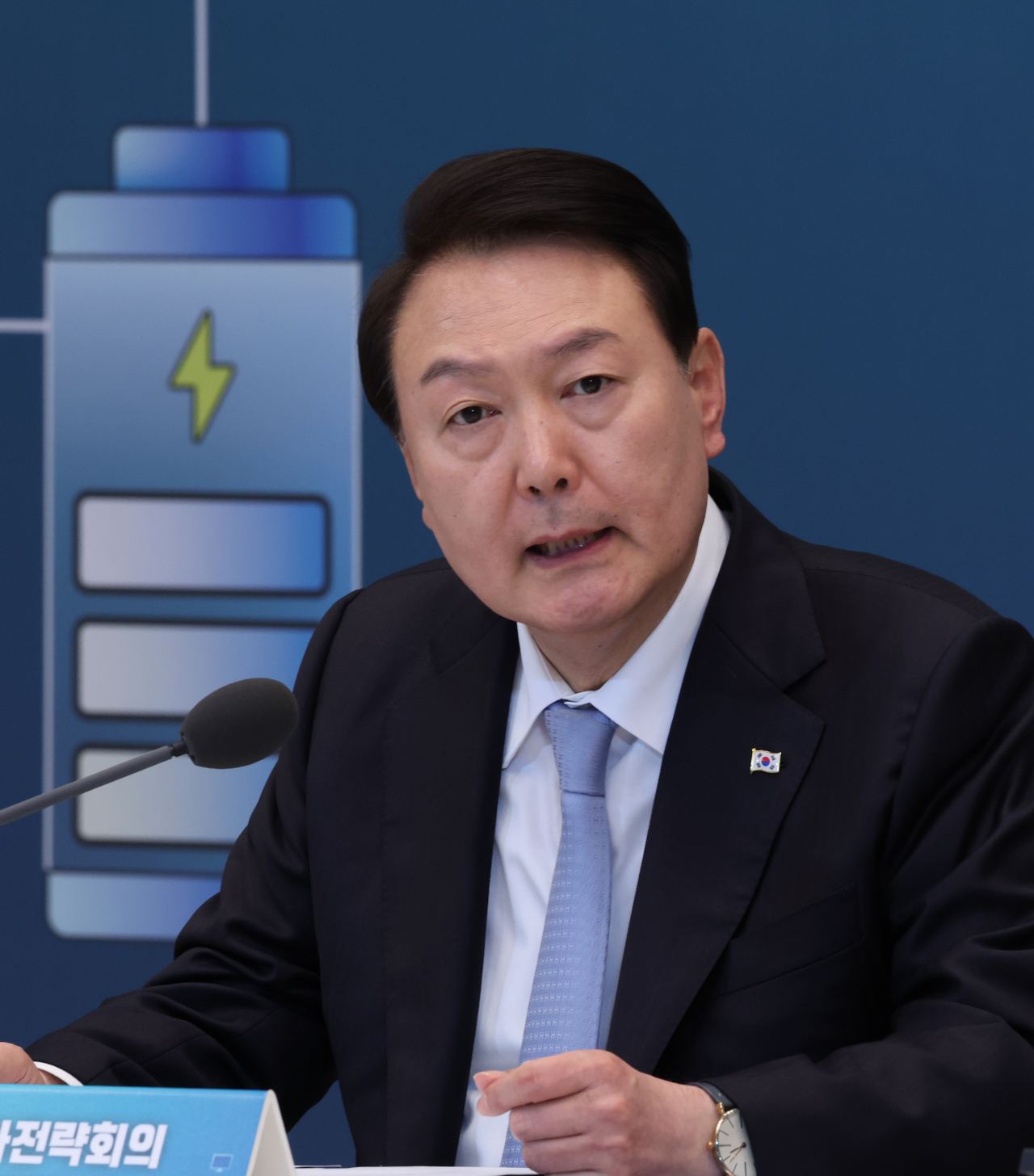 윤석열 대통령이 20일 서울 청와대 영빈관에서 열린 '이차전지 산업 경쟁력 강화를 위한 국가전략 회의'에서 모두발언하고 있다. [연합]