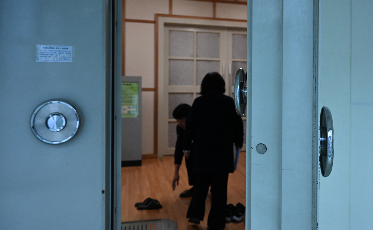 21일 서울 영등포구 여의도 국회 내 국회도서관 수장고 입구에 강철문이 설치돼 있다. 임세준 기자